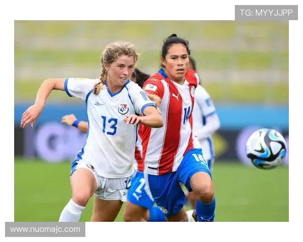 女子足球世界杯赛场巾帼不让须眉